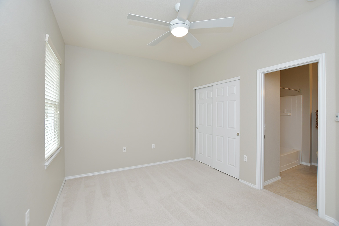203 Winter Drive Georgetown, TX 78633 - Photo 21 of 29 Guest bedroom