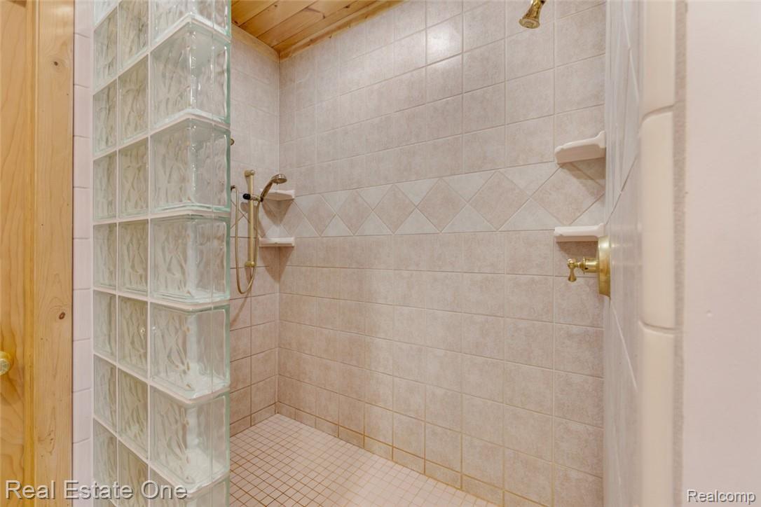 9485 Henderson Road Goodrich, MI 48438 - Photo 22 of 50 OVERSIZED GLASS BLOCK SHOWER