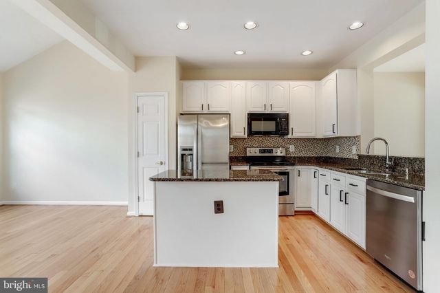 $610,000 | 2455 Fox Stream Lane, Herndon, VA 20171