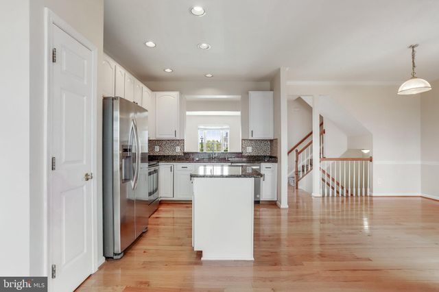 $610,000 | 2455 Fox Stream Lane, Herndon, VA 20171