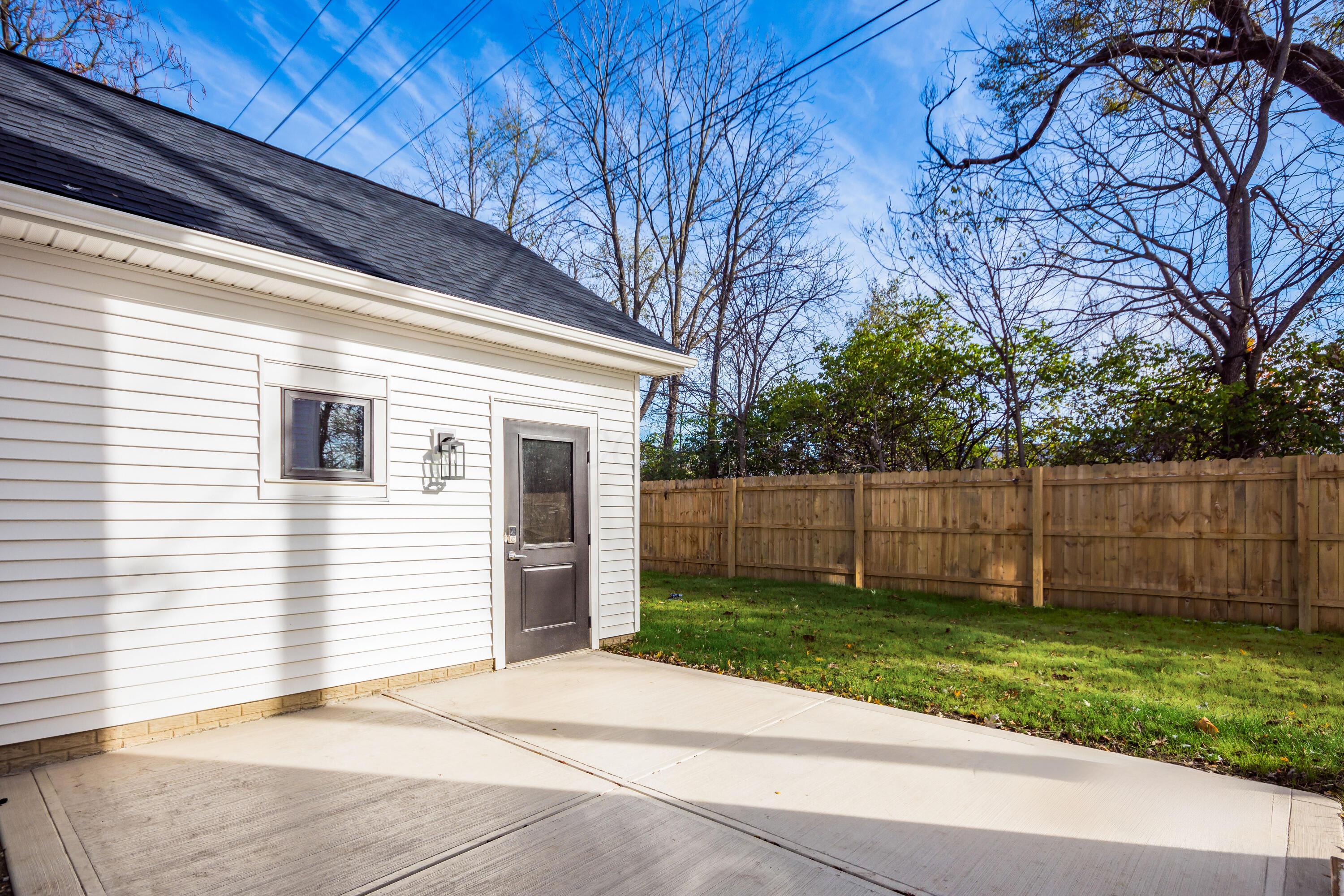 580 Crestview Road Columbus, OH 43202 - Photo 28 of 46 Patio/garage