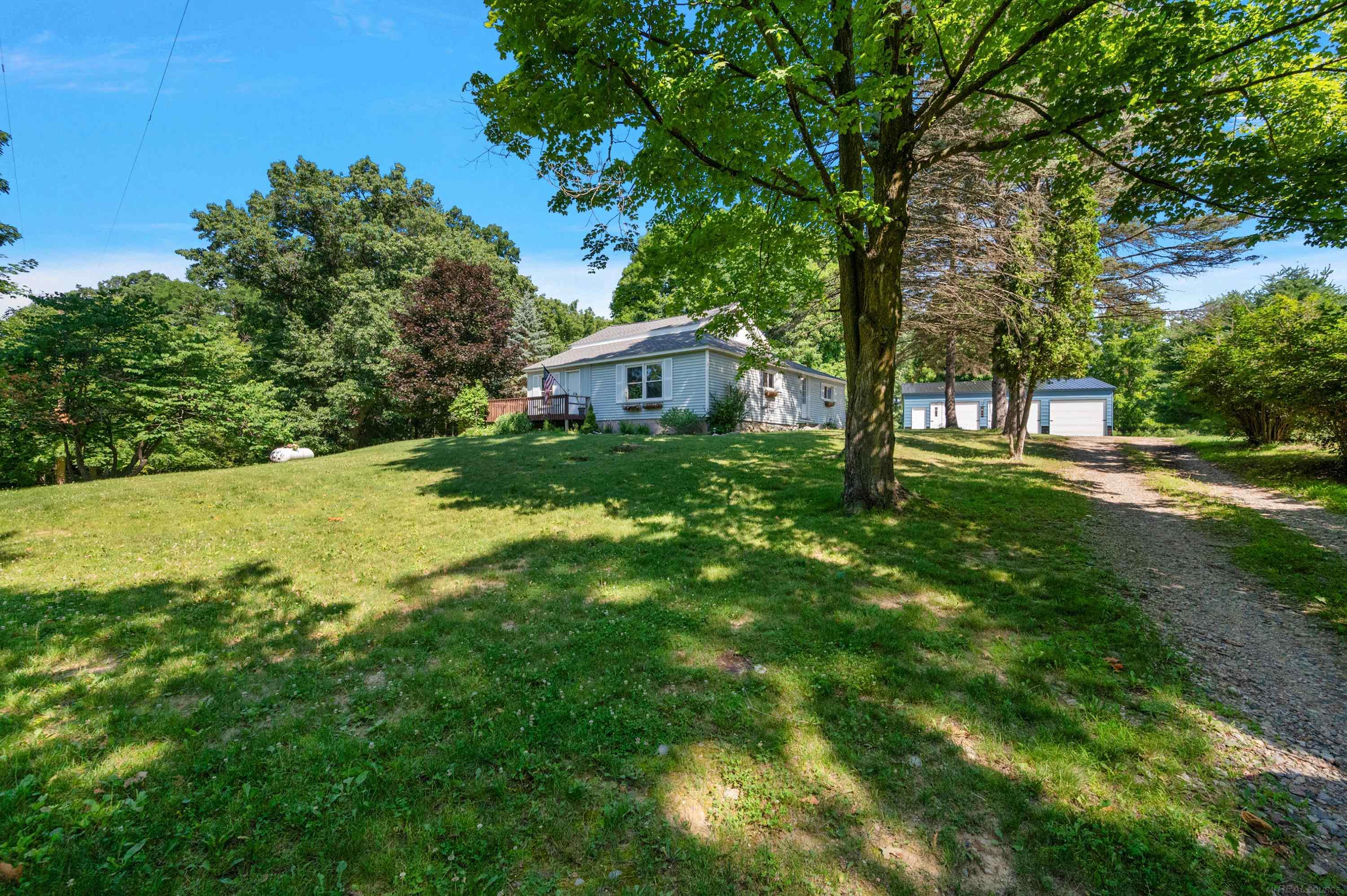 149 East Hunters Creek Road Lapeer, MI 48446 - Photo 7 of 71 50215016-6c2f5d3f-bbb6-4ac6-9433-36553406eb1a.JPG
