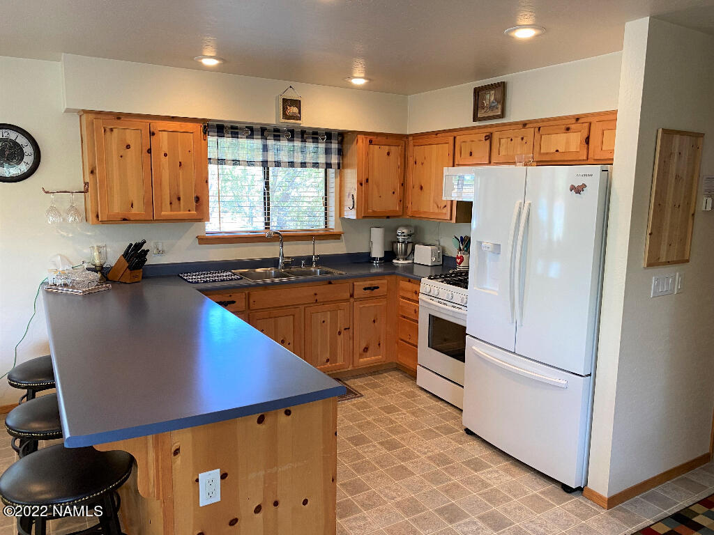 2940 Yellowjacket Street Overgaard, AZ 85933 - Photo 7 of 24 06