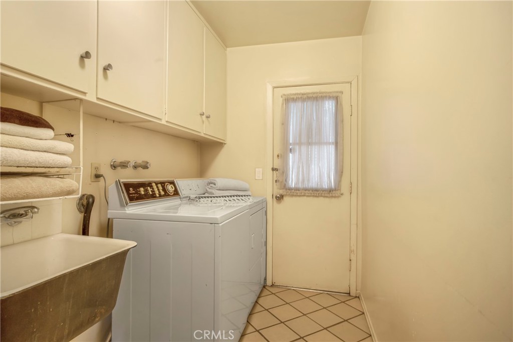 16355 Tudor Drive Encino, CA 91436 - Photo 34 of 51 a utility room with dryer and washer