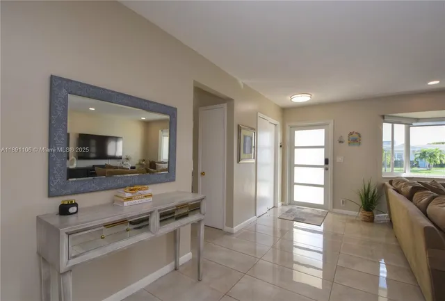 $780,000 | 609 South Crescent Drive, Hollywood, FL 33021