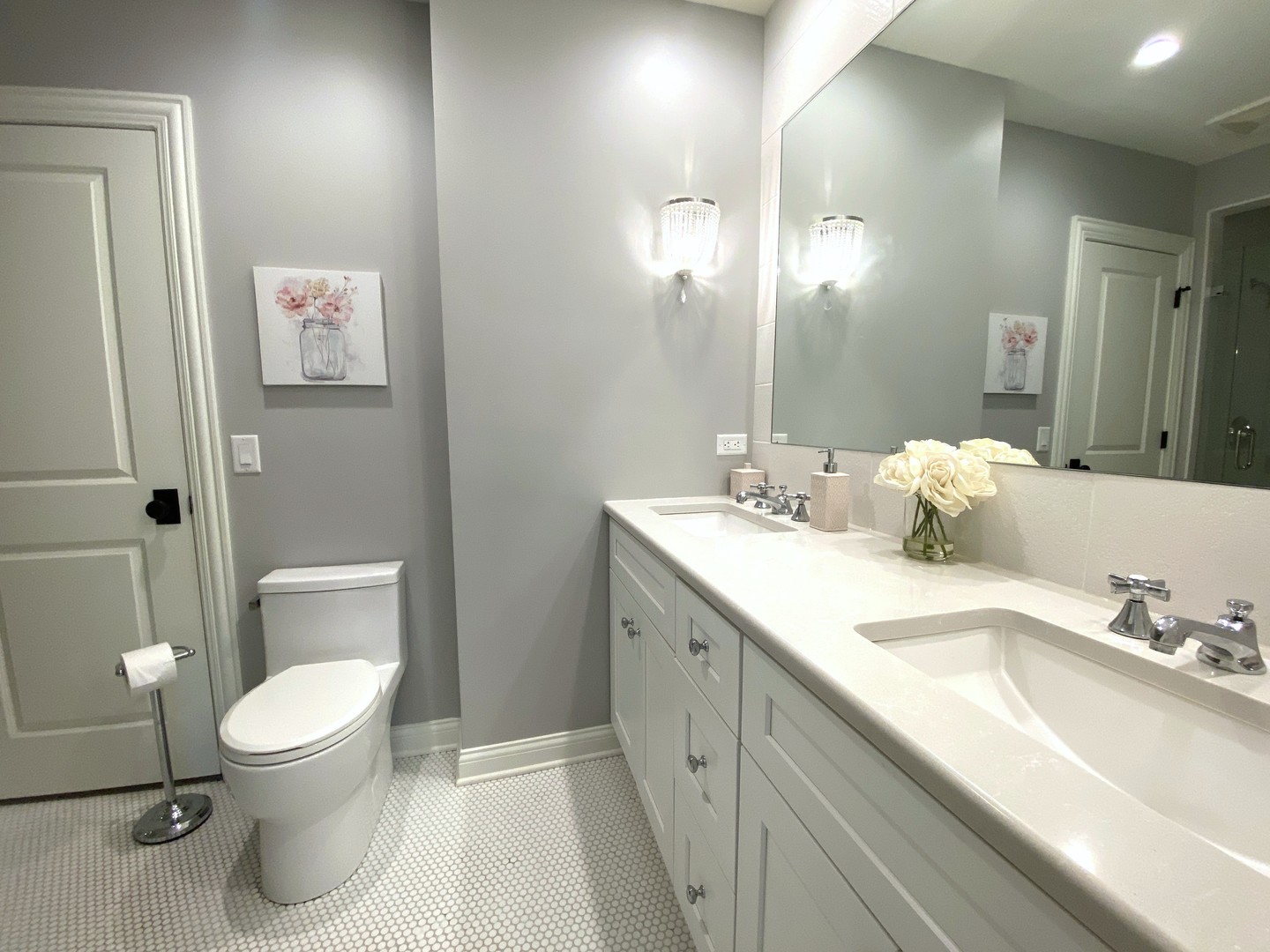 60 Sheridan Road Highland Park, IL 60035 - Photo 22 of 30 a bathroom with a toilet a sink and mirror