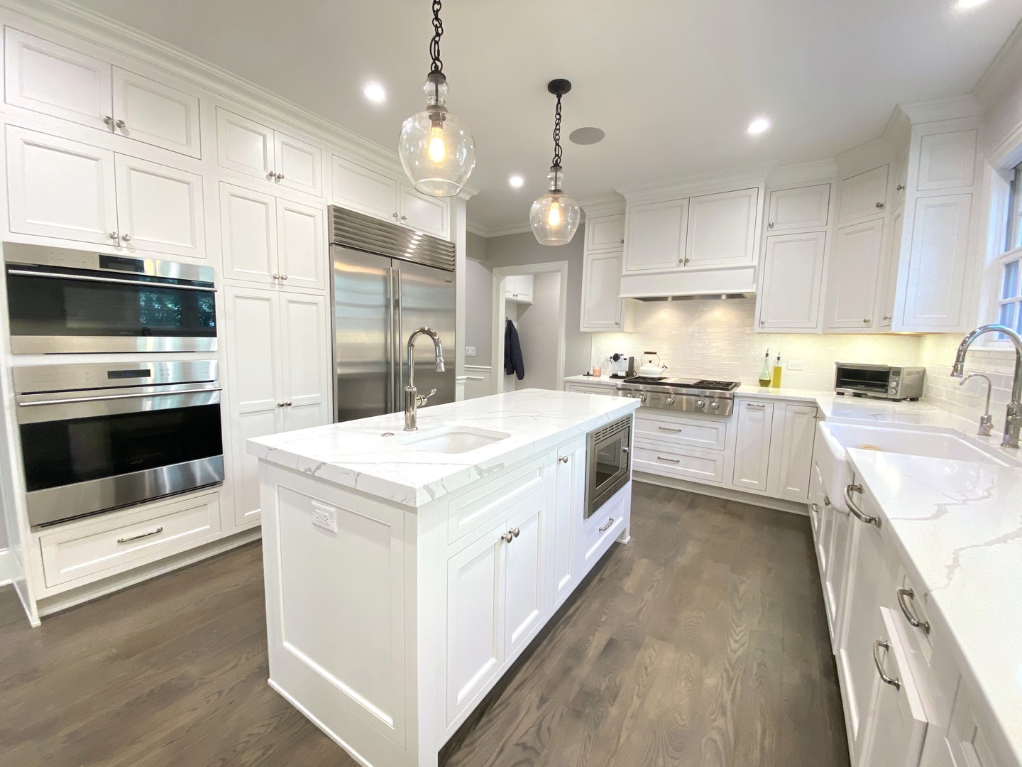 60 Sheridan Road Highland Park, IL 60035 - Photo 8 of 30 a kitchen with a stove a sink and a refrigerator