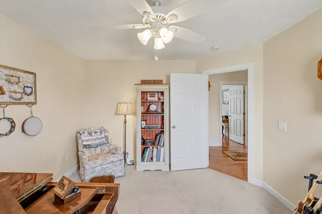 a view of a livingroom with a workspace