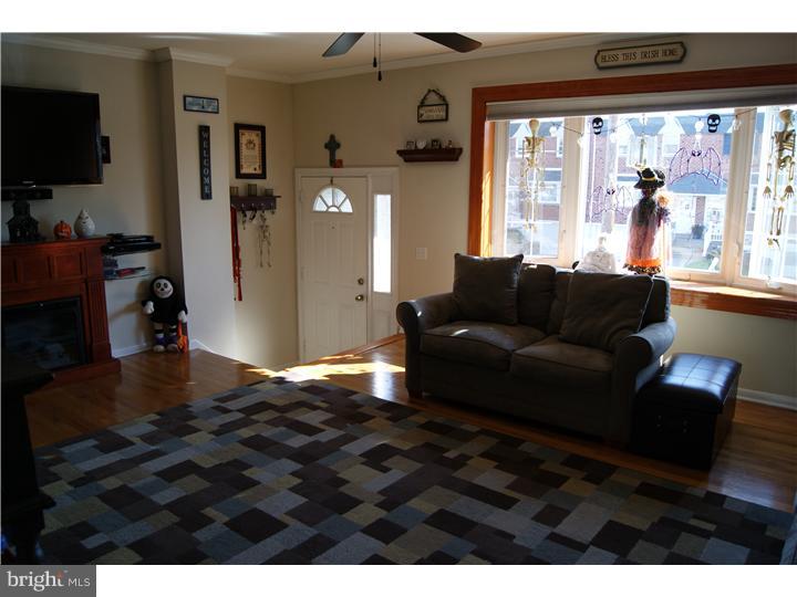 12638 Chilton Road Philadelphia, PA 19154 - Photo 2 of 24 Living Room