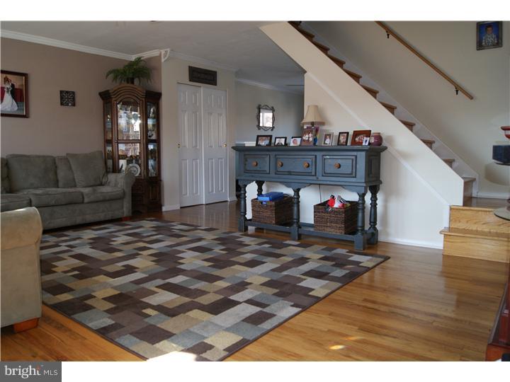 12638 Chilton Road Philadelphia, PA 19154 - Photo 3 of 24 Living Room