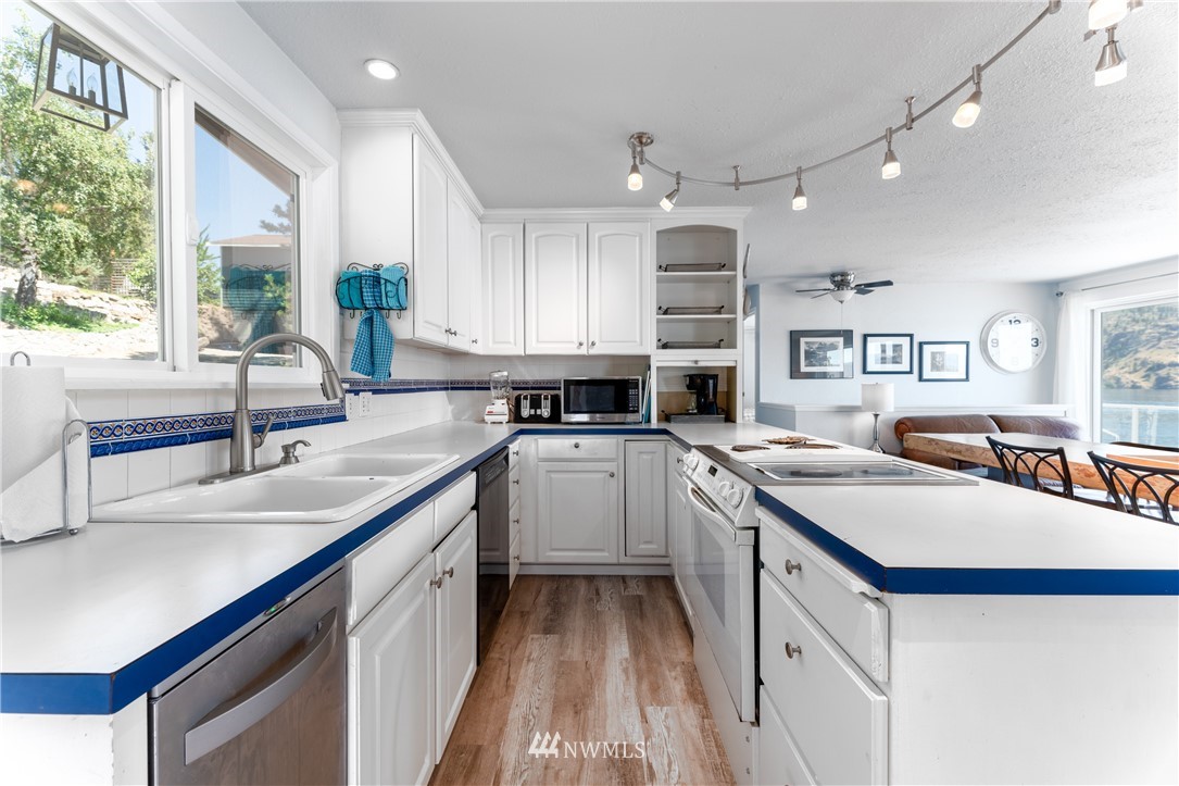 15890 South Lakeshore Road Chelan, WA 98816 - Photo 11 of 39 Gallery Image 11