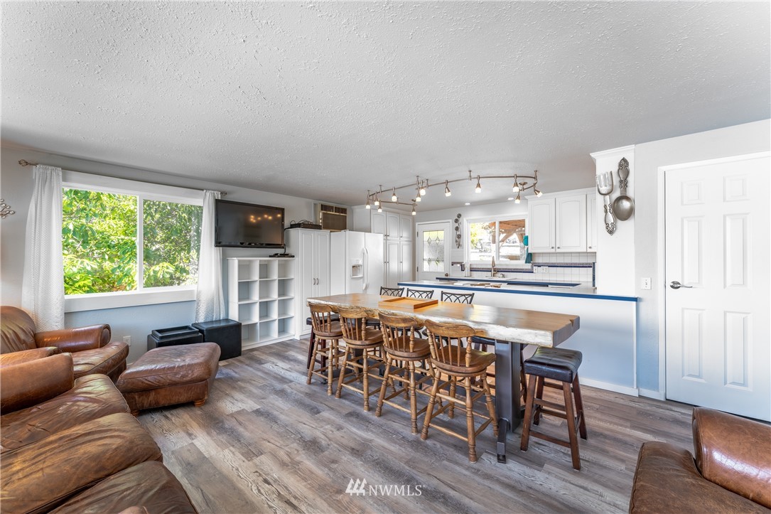 15890 South Lakeshore Road Chelan, WA 98816 - Photo 12 of 39 Gallery Image 12