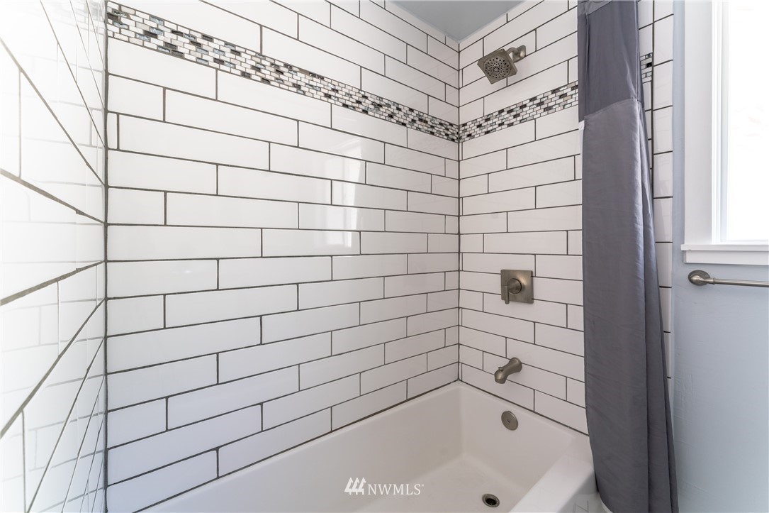 15890 South Lakeshore Road Chelan, WA 98816 - Photo 19 of 39 Gallery Image 19
