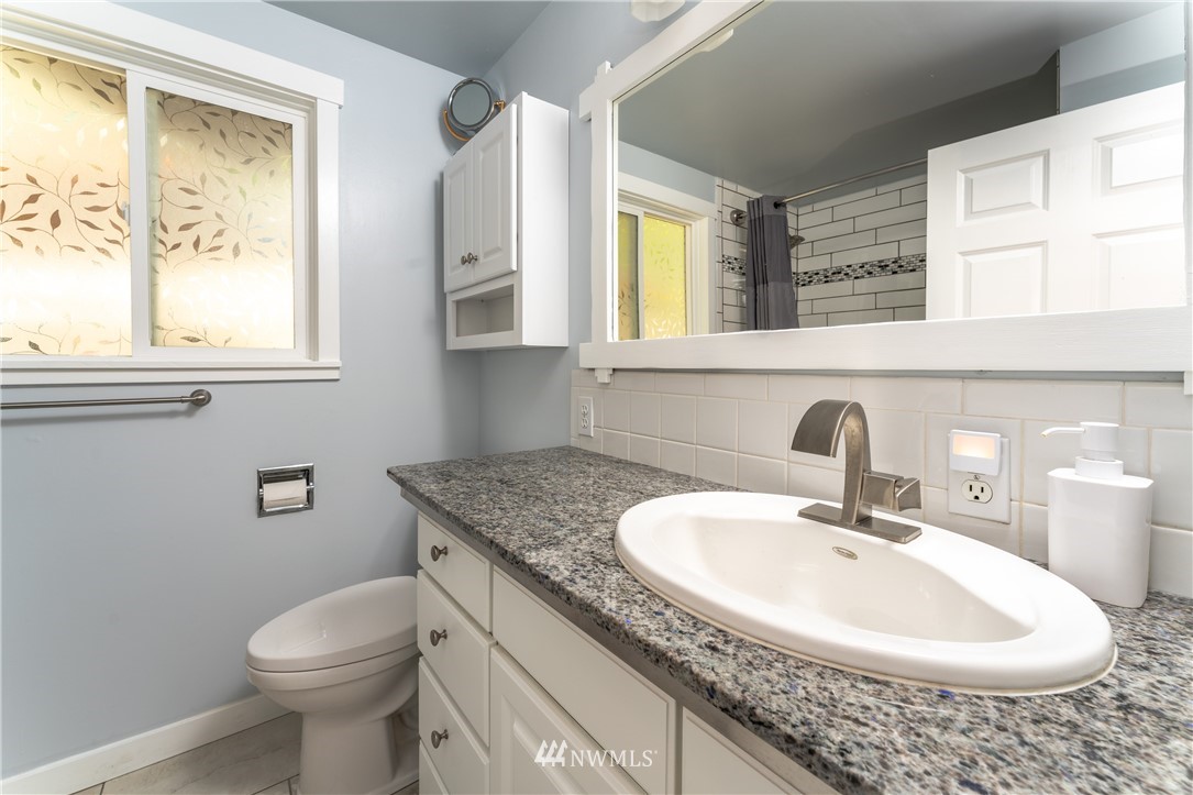 15890 South Lakeshore Road Chelan, WA 98816 - Photo 20 of 39 Gallery Image 20