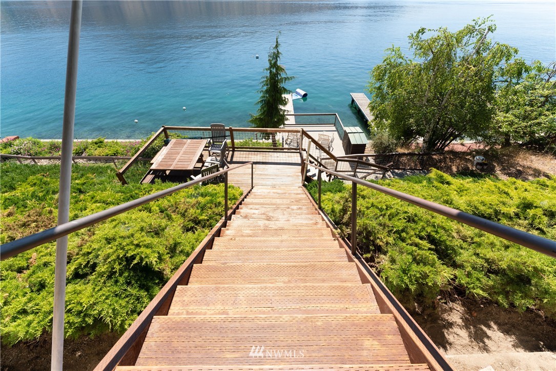15890 South Lakeshore Road Chelan, WA 98816 - Photo 25 of 39 Gallery Image 25