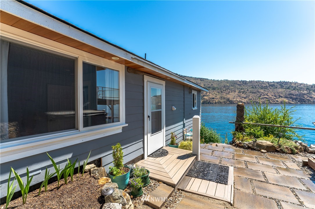 15890 South Lakeshore Road Chelan, WA 98816 - Photo 33 of 39 Gallery Image 33