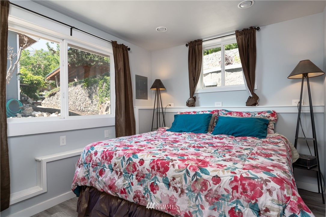 15890 South Lakeshore Road Chelan, WA 98816 - Photo 37 of 39 Gallery Image 37