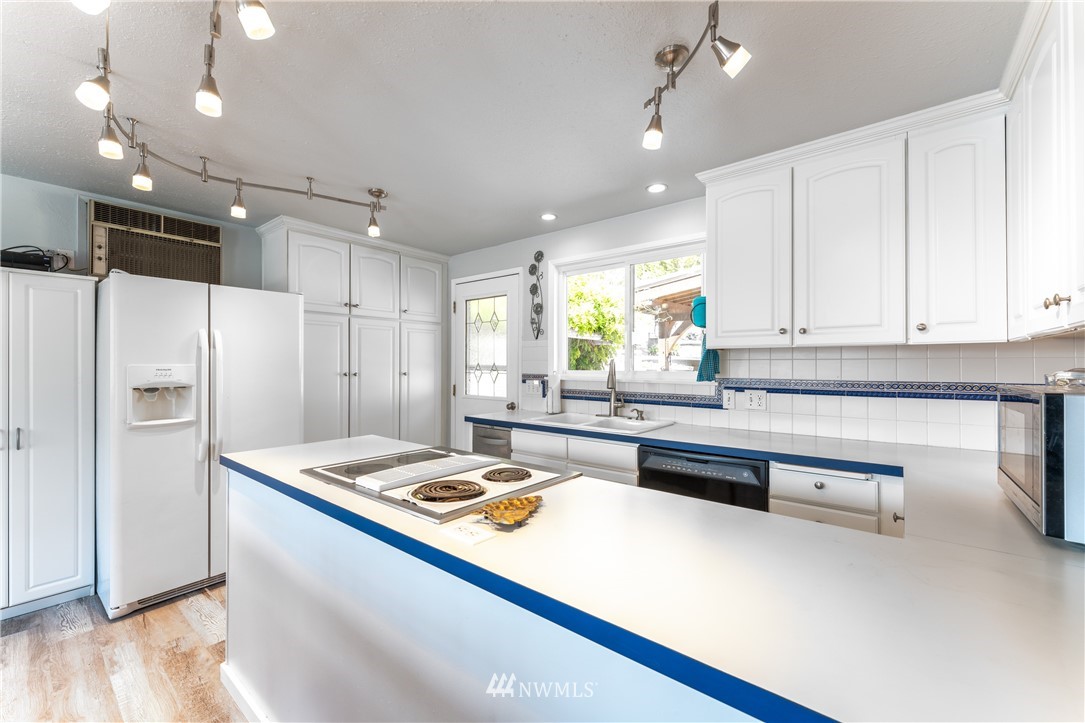 15890 South Lakeshore Road Chelan, WA 98816 - Photo 10 of 39 Gallery Image 10