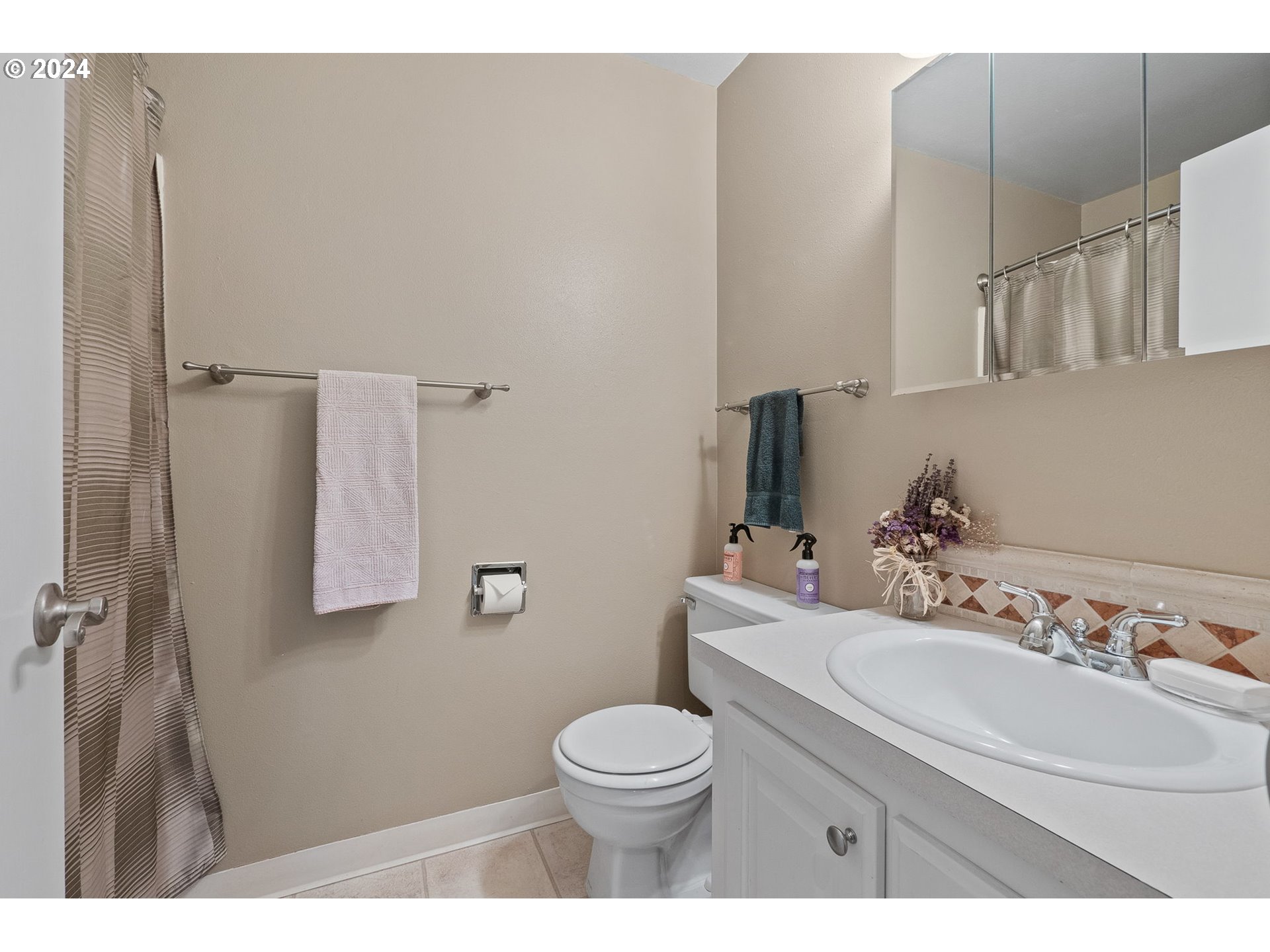 6745 Southwest Scholls Ferry Road, Unit 17 Beaverton, OR 97008 - Photo 11 of 14 Bathroom