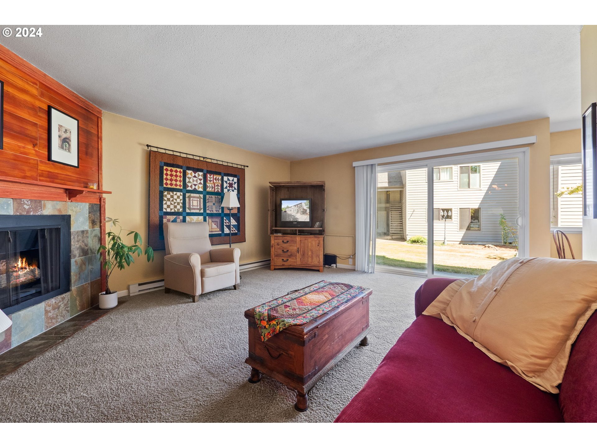 6745 Southwest Scholls Ferry Road, Unit 17 Beaverton, OR 97008 - Photo 4 of 14 Living Room