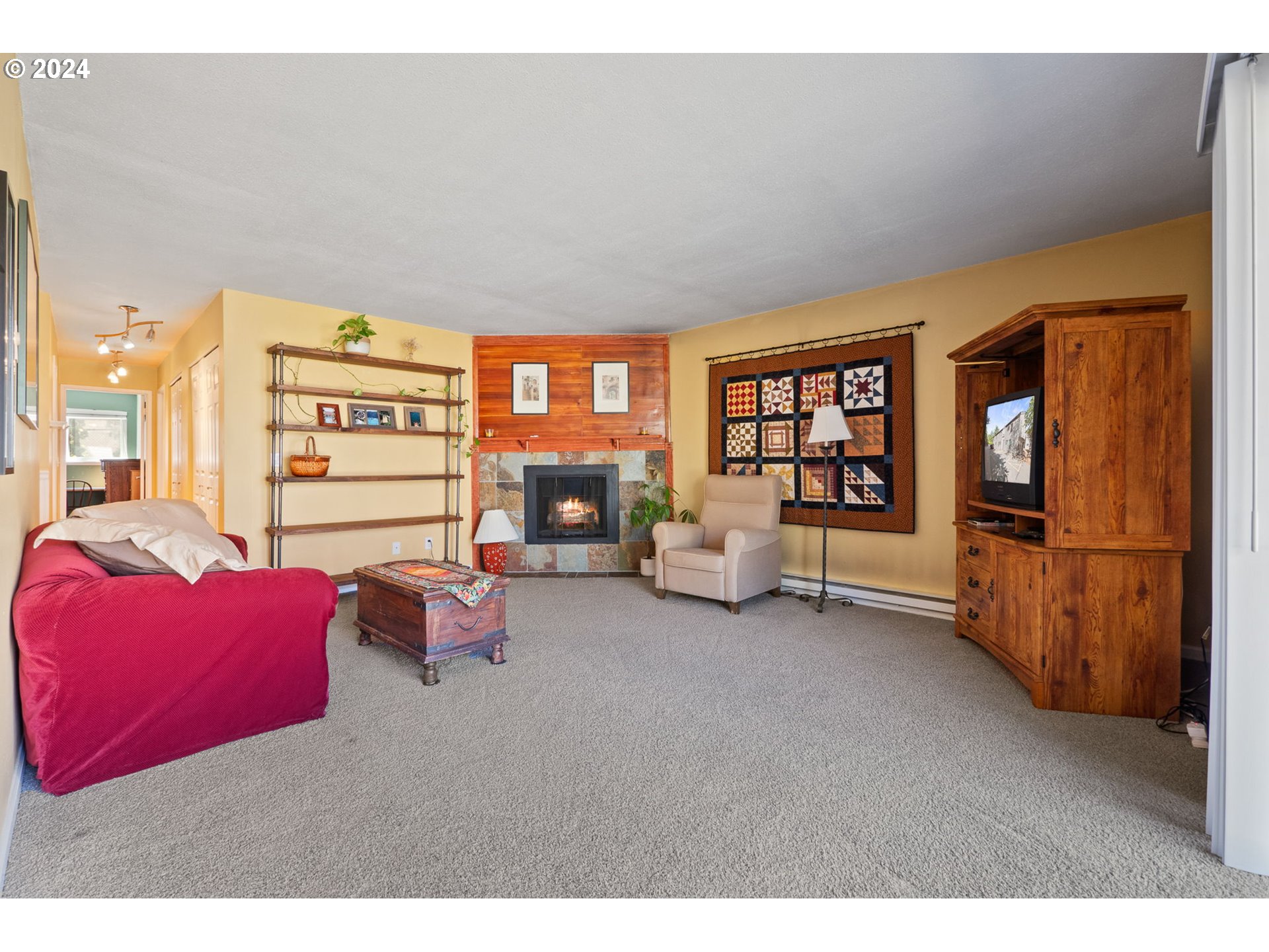 6745 Southwest Scholls Ferry Road, Unit 17 Beaverton, OR 97008 - Photo 5 of 14 Living Room
