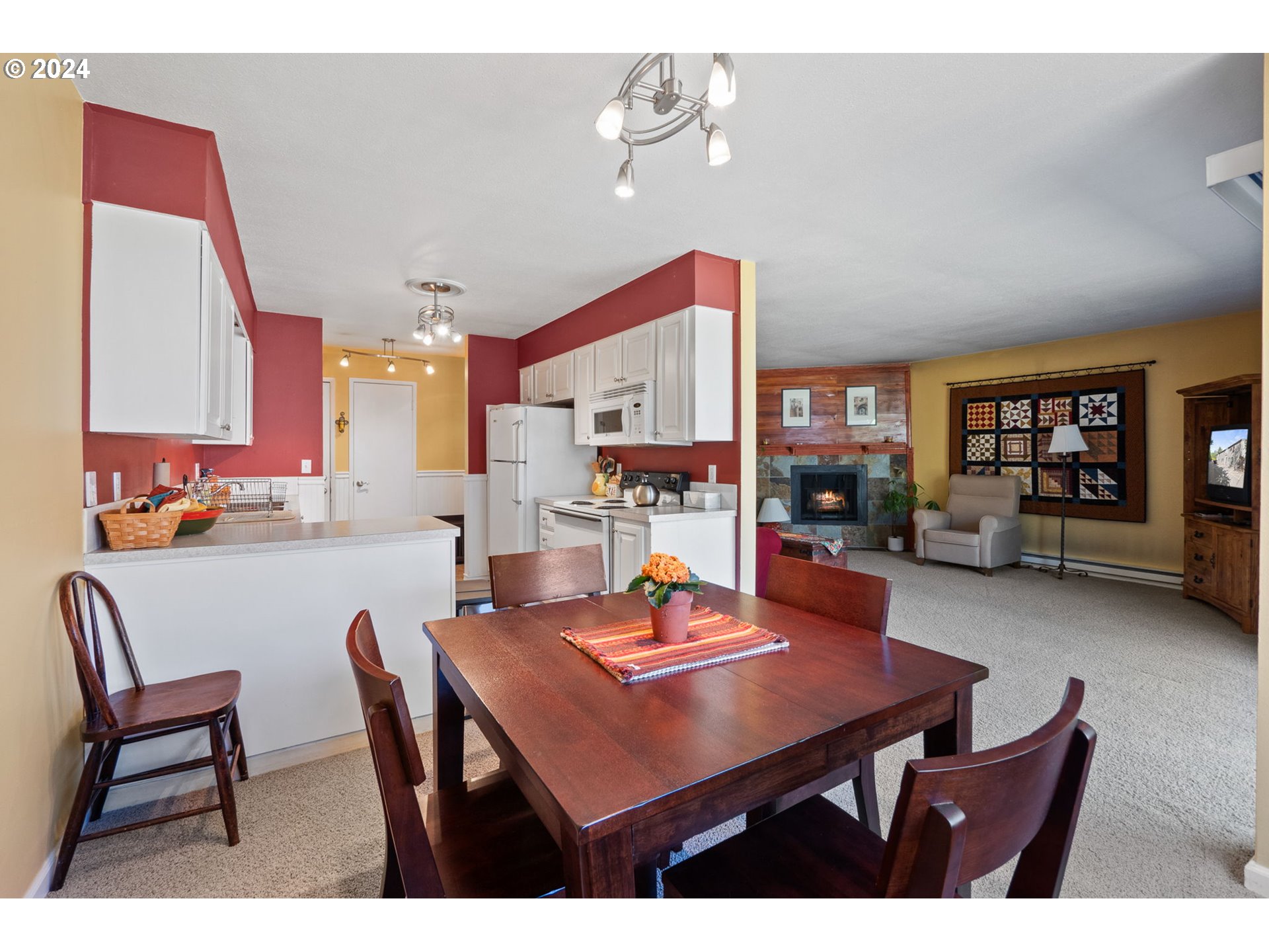 6745 Southwest Scholls Ferry Road, Unit 17 Beaverton, OR 97008 - Photo 6 of 14 Dining Room