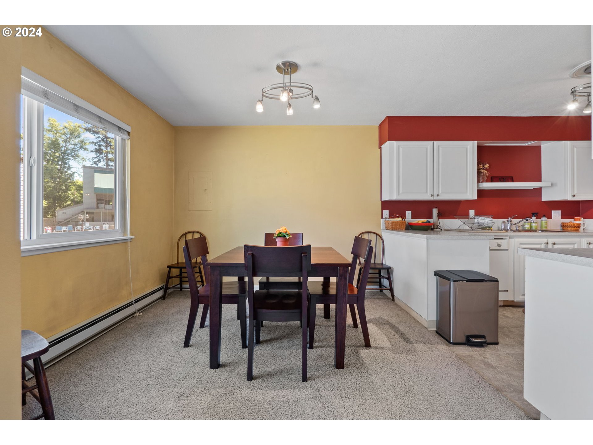6745 Southwest Scholls Ferry Road, Unit 17 Beaverton, OR 97008 - Photo 8 of 14 Dining Area