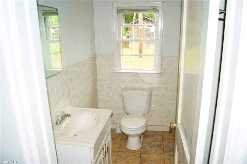 231 Theatre Road Madison, NC 27025 - Photo 4 of 10 Gallery Image 4