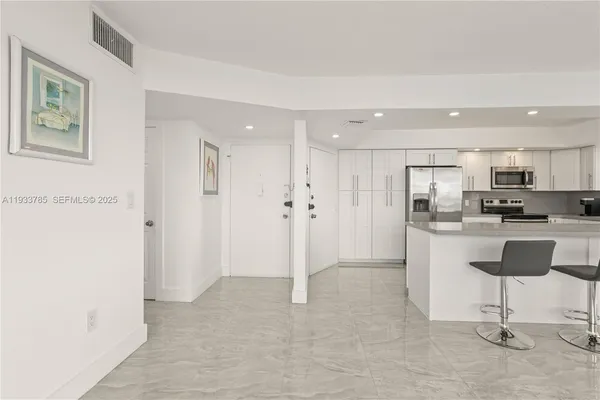 $294,900 | 1301 Northeast Miami Gardens Drive, Unit 1226W, Miami, FL 33179