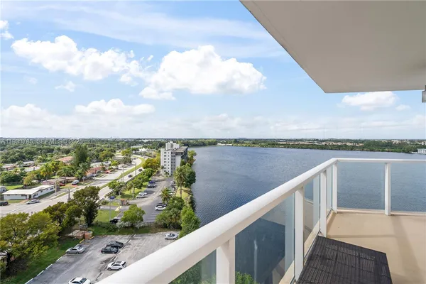 $294,900 | 1301 Northeast Miami Gardens Drive, Unit 1226W, Miami, FL 33179
