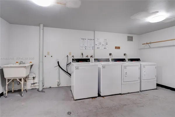 $294,900 | 1301 Northeast Miami Gardens Drive, Unit 1226W, Miami, FL 33179
