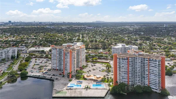 $294,900 | 1301 Northeast Miami Gardens Drive, Unit 1226W, Miami, FL 33179