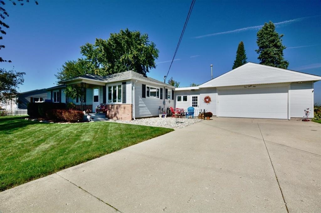 439 Wheeler Road Bay City, MI 48706 - Photo 2 of 25