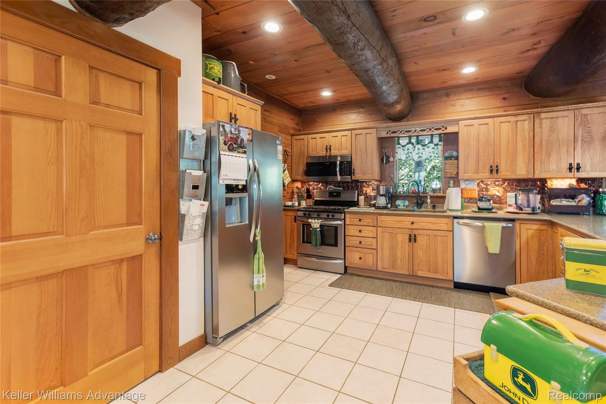 6962 Burton Road Adrian, MI 49221 - Photo 10 of 53 12.jpg
