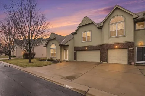 $350,000 | 15722 West 61st Terrace, Shawnee, KS 66217