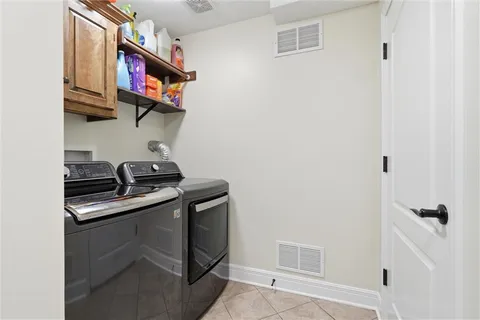 $339,900 | 15722 West 61st Terrace, Shawnee, KS 66217