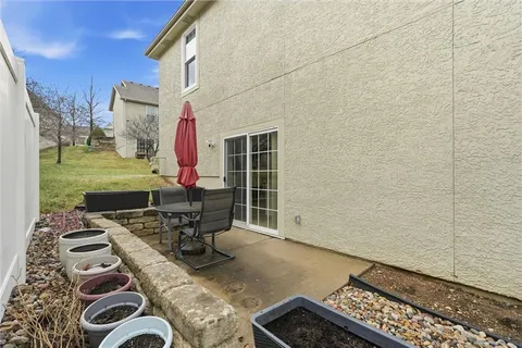 $339,900 | 15722 West 61st Terrace, Shawnee, KS 66217