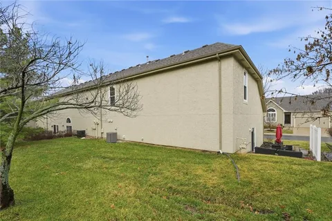 $339,900 | 15722 West 61st Terrace, Shawnee, KS 66217