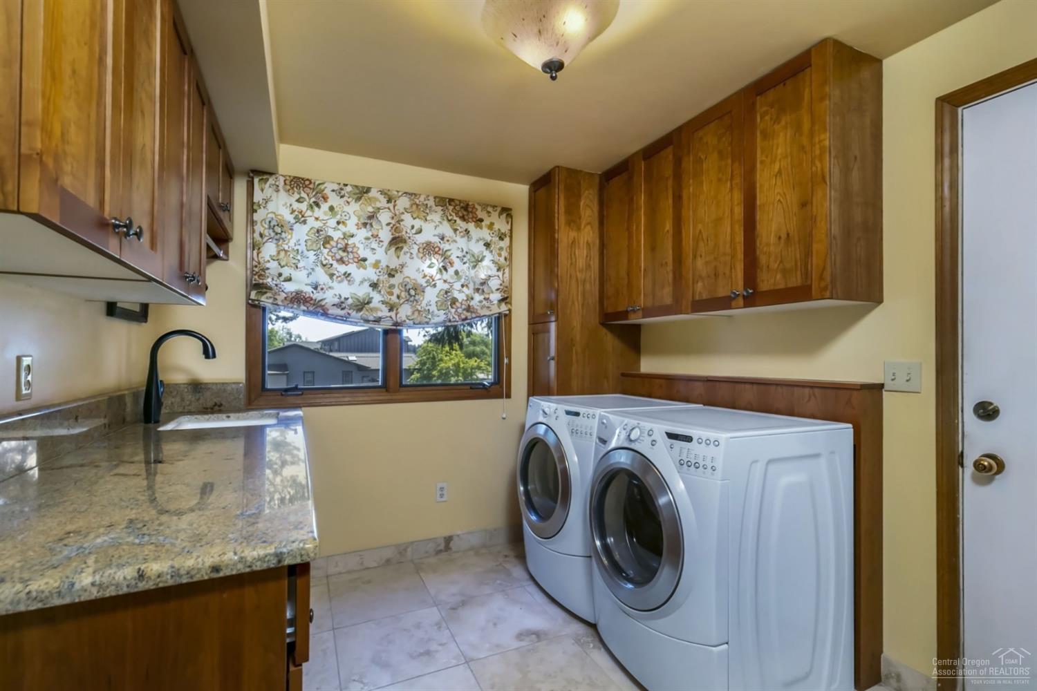 20552 Rusticate Road Bend, OR 97702 - Photo 8 of 25 Additional Photo