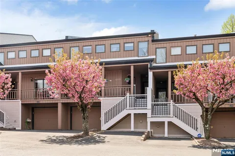 $590,000 | 1253 Stephanie Drive, North Caldwell, NJ 07006