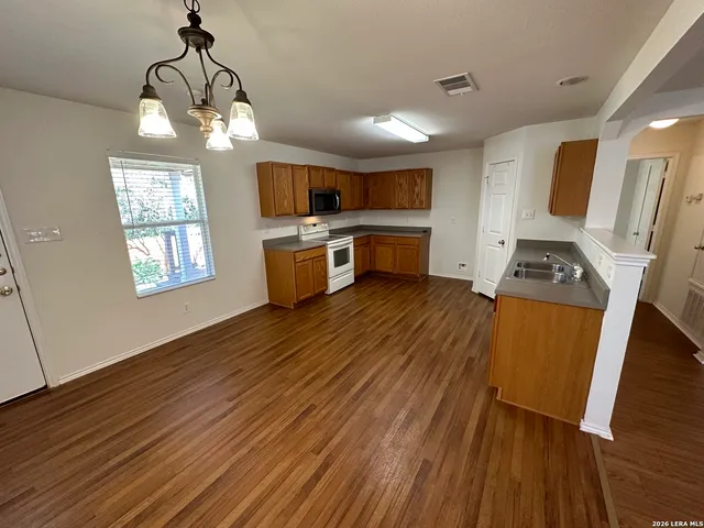 $1,975 | 277 Katie Court, Boerne, TX 78006