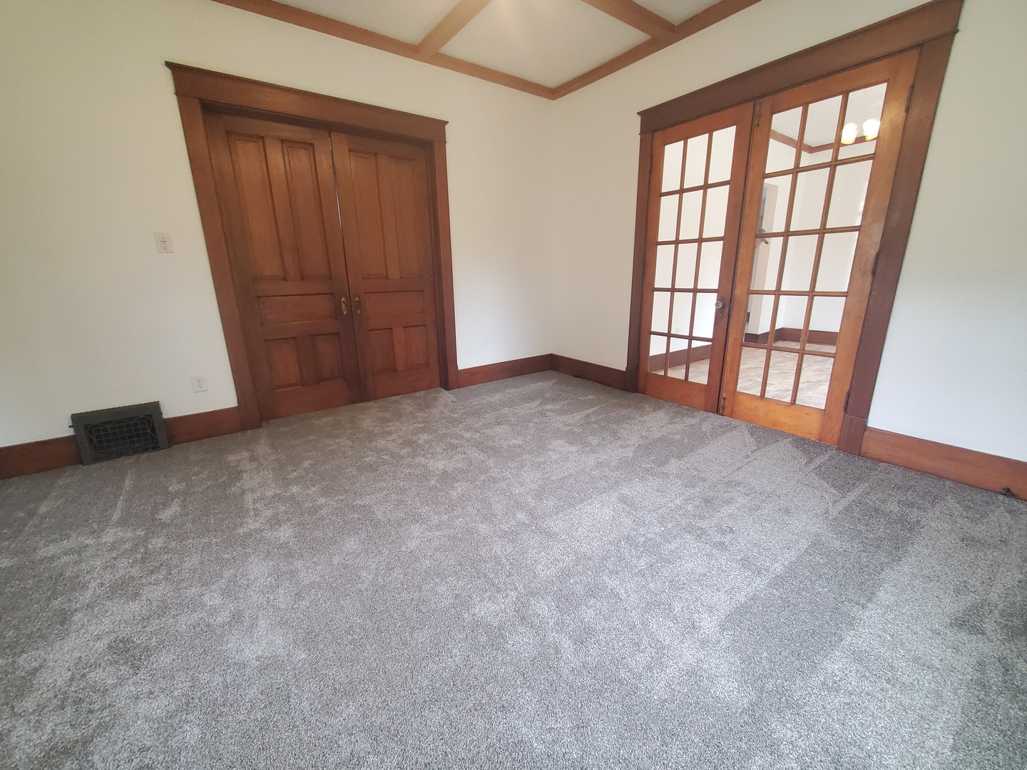712 3rd Street Moline, IL 61265 - Photo 12 of 29 an empty room with windows