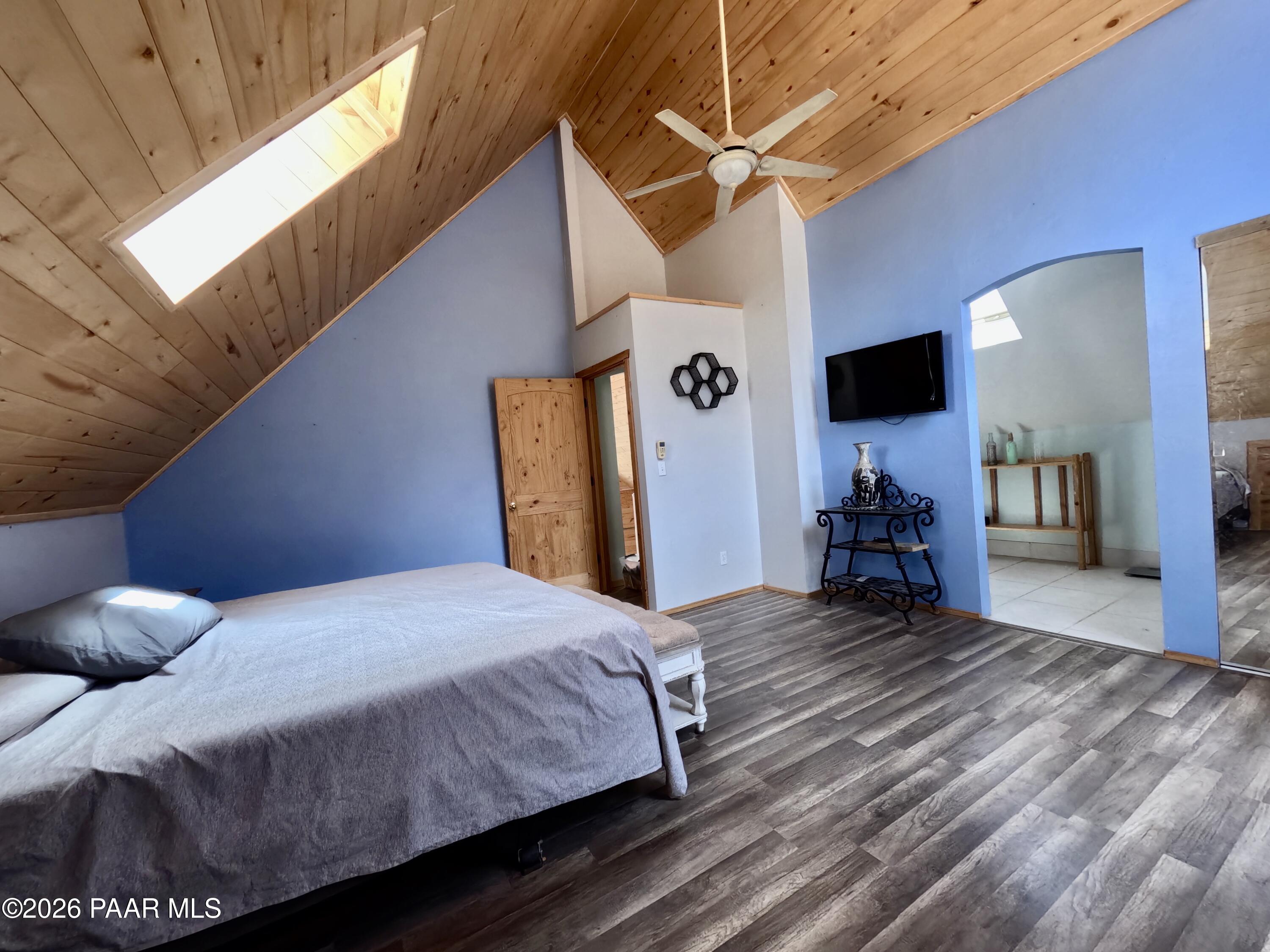33867 West Whiskey River Road Seligman, AZ 86337 - Photo 22 of 50 Owner Bedroom