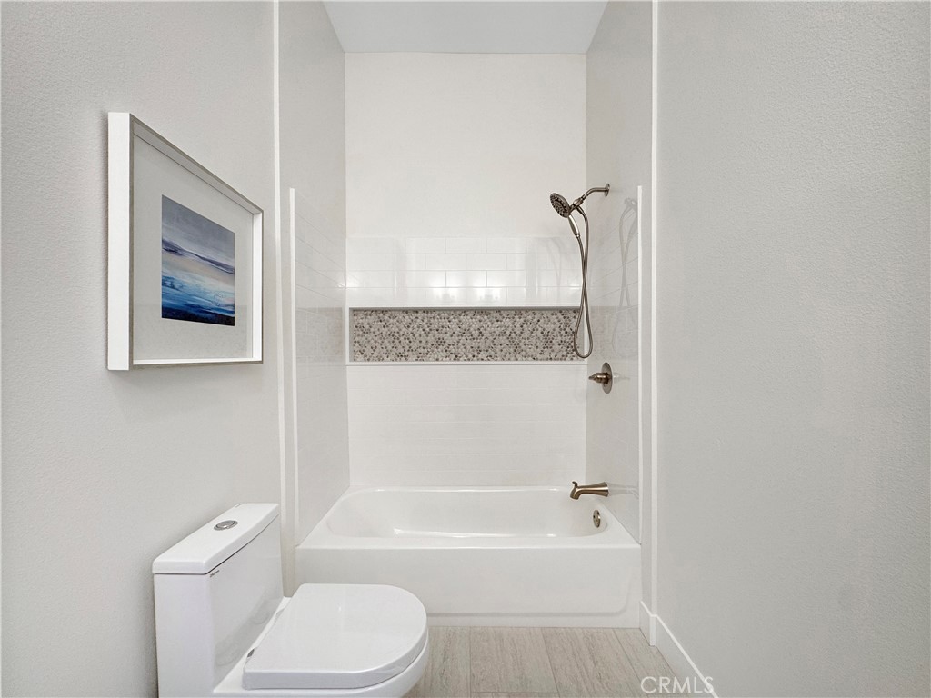 30233 Del Rey Road Temecula, CA 92591 - Photo 37 of 64 a bathroom with a toilet and a bathtub