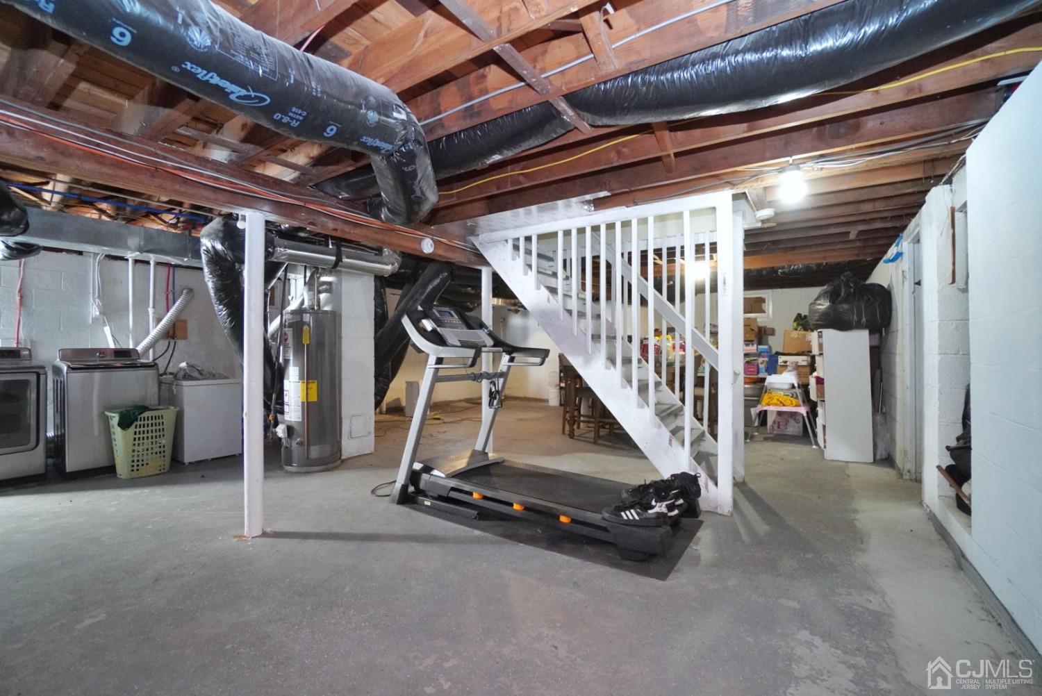 379 Summit Avenue Perth Amboy, NJ 08861 - Photo 20 of 22 a view of an empty room with gym equipment