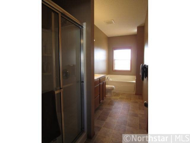 585 Ravencroft Road, Unit 902 Waconia, MN 55387 - Photo 11 of 14 Gallery Image 11