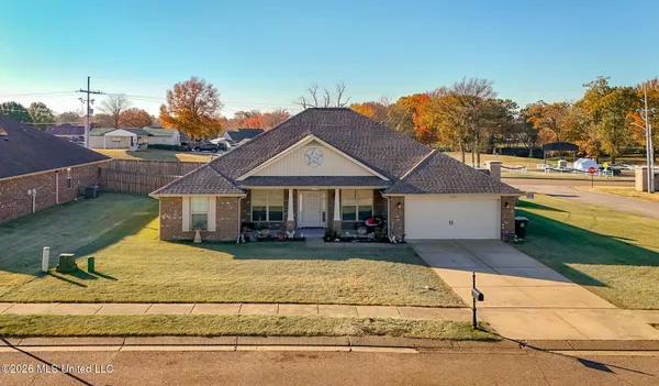 $324,900 | 7693 Woodridge Drive West, Southaven, MS 38672