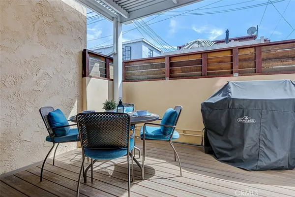 $2,099,000 | 104 St Joseph Avenue, Long Beach, CA 90803