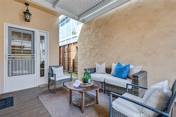 $2,099,000 | 104 St Joseph Avenue, Long Beach, CA 90803