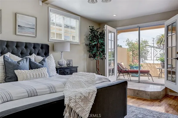 $2,099,000 | 104 St Joseph Avenue, Long Beach, CA 90803